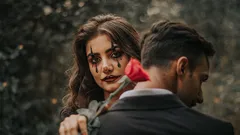 Toxické vztahy: proč v nich zůstáváme a jak se z nich dostat – vysvětlují psychologové