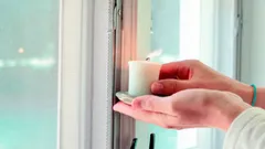 Jak se zbavit průvanu a chladu z oken: jednoduché rady a účinná řešení